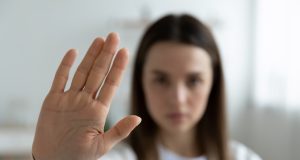 Donne ancora vittime di discriminazioni, molestie e violenze