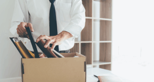 Consegnare il badge ad un collega per farsi timbrare l’accesso può comportare la perdita del posto di lavoro