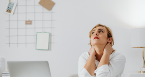 LE PRESSIONI COMMERCIALI non vanno mai in vacanza